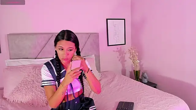 Emilyh  online show from November 2025 10:37:02 AM