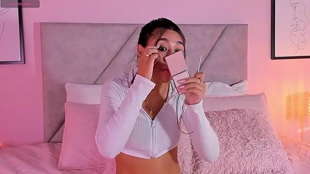 Emilyh  online show from February 2026 11:39:01 AM