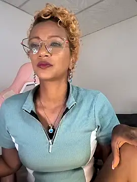 Snapshot of Amaliu_ chatting on October 2025 06:48:01 PM Amaliu online show from October 2025 06:48:01 PM