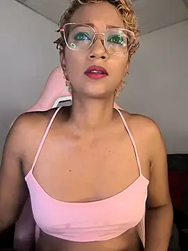 Snapshot of Amaliu_ chatting on October 2025 02:47:02 PM Amaliu online show from October 2025 02:47:02 PM