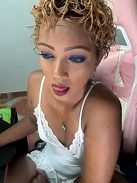 Snapshot of Amaliu_ chatting on October 2025 01:56:02 PM Amaliu online show from October 2025 01:56:02 PM