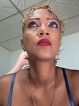 Snapshot of Amaliu_ chatting on November 2025 03:23:01 PM Amaliu online show from November 2025 03:23:01 PM