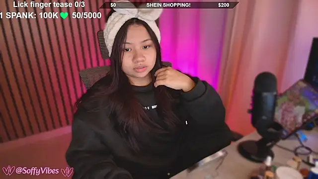 Snapshot of soffyvibes- chatting on November 2025 09:47:01 PM soffyvibes- online show from November 2025 09:47:01 PM