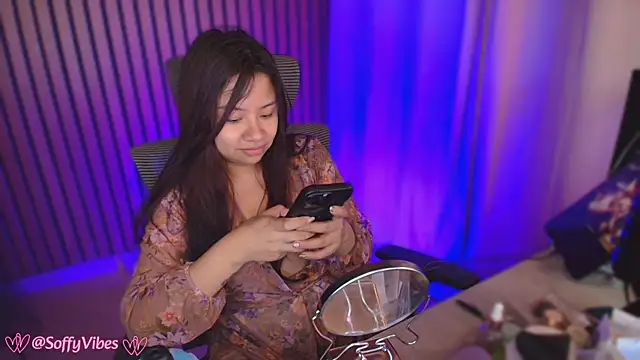 Snapshot of soffyvibes- chatting on November 2025 11:07:02 PM soffyvibes- online show from November 2025 11:07:02 PM