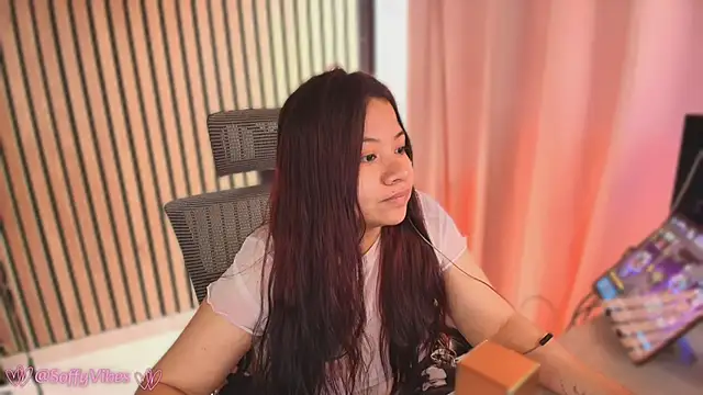 Snapshot of soffyvibes- chatting on December 2025 03:18:02 PM soffyvibes- online show from December 2025 03:18:02 PM