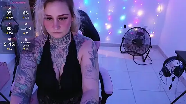 Lisacasandra online show from December 2024 11:19:02 PM