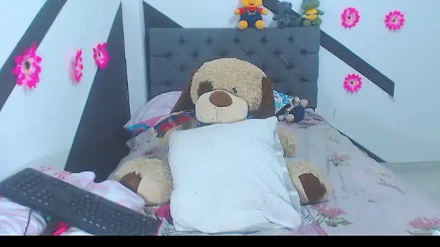 Snapshot of Paris_Squirt_ chatting on October 2025 09:49:02 PM Paris Squirt online show from October 2025 09:49:02 PM