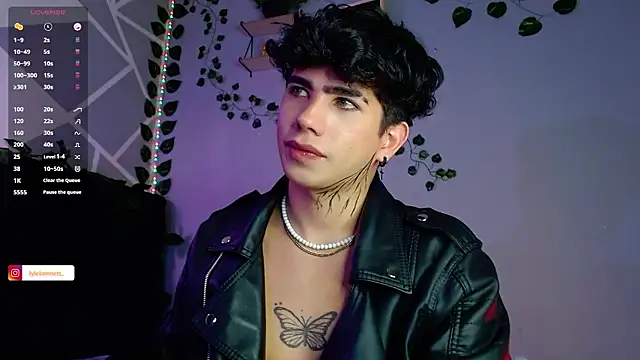 LyleBennett  online show from December 2024 01:46:01 PM