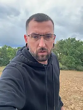 Snapshot of _Haptic_ chatting on September 2025 03:01:02 PM Haptic online show from September 2025 03:01:02 PM