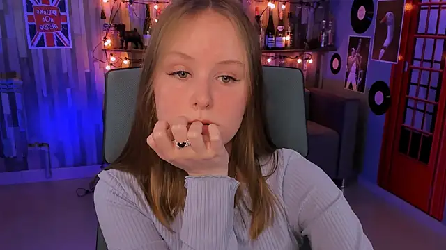 VivienLeeigh online show from December 2024 01:17:02 PM