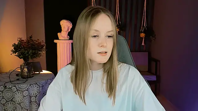 VivienLeeigh online show from December 2024 01:19:02 PM