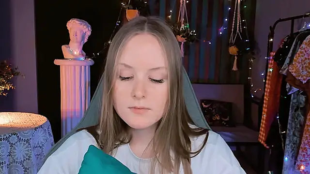 VivienLeeigh online show from December 2024 04:09:02 PM