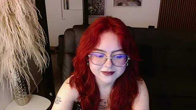 Snapshot of crimson_tati_ chatting on December 2024 06:23:01 AM crimson tati online show from December 2024 06:23:01 AM
