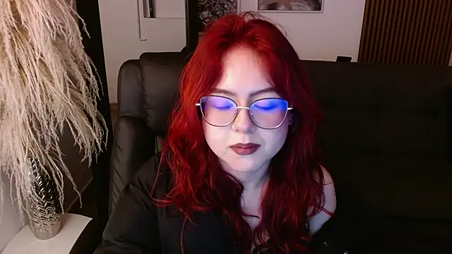 Snapshot of crimson_tati_ chatting on December 2024 09:51:01 AM crimson tati online show from December 2024 09:51:01 AM
