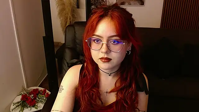 Snapshot of crimson_tati_ chatting on February 2025 08:12:02 AM crimson tati online show from February 2025 08:12:02 AM