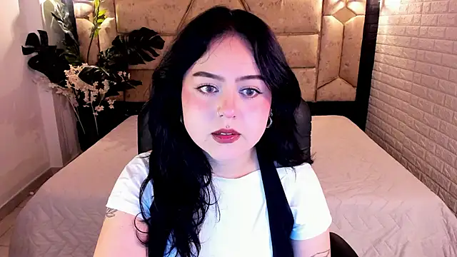 Snapshot of crimson_tati_ chatting on June 2026 11:31:01 AM crimson tati online show from June 2026 11:31:01 AM