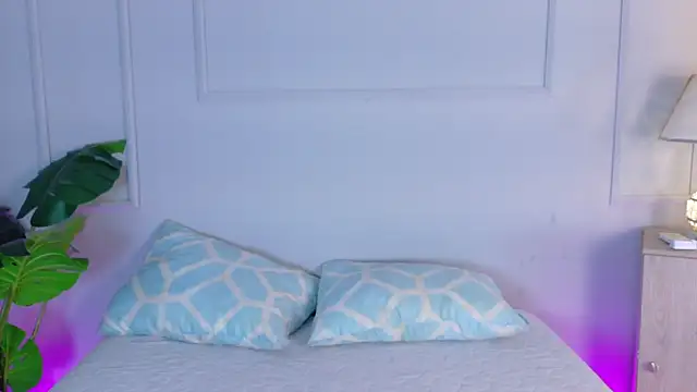 MiaOconner online show from September 2025 07:47:02 PM