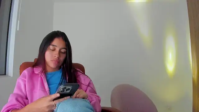 Snapshot of AriaMontgomery chatting on October 2025 04:10:02 AM AriaMontgomery online show from October 2025 04:10:02 AM