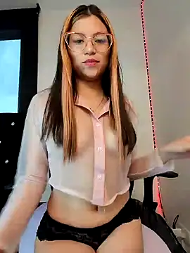 Snapshot of little_mavi chatting on December 2024 09:58:02 PM little mavi online show from December 2024 09:58:02 PM