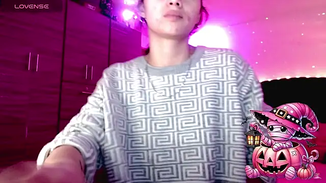 holy juli online show from October 2025 02:37:02 AM