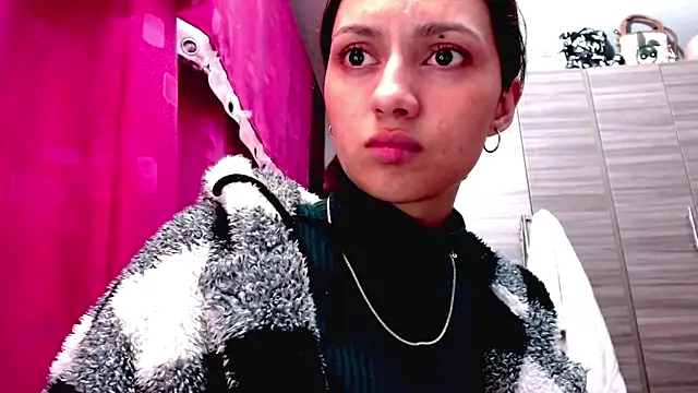 holy juli online show from February 2026 05:17:01 AM