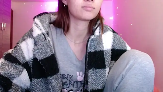 holy juli online show from May 2026 02:39:01 AM