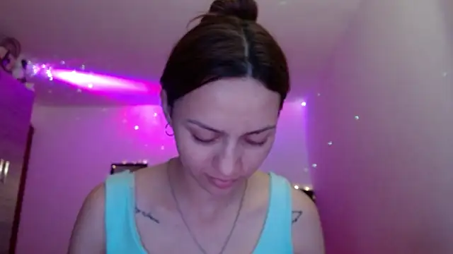 holy juli online show from May 2026 03:56:01 AM