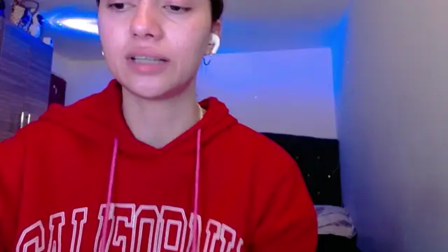 holy juli online show from June 2026 04:36:02 AM