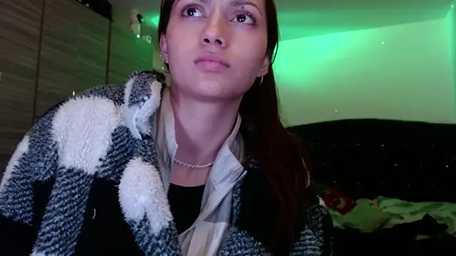 holy juli online show from June 2026 03:39:02 AM
