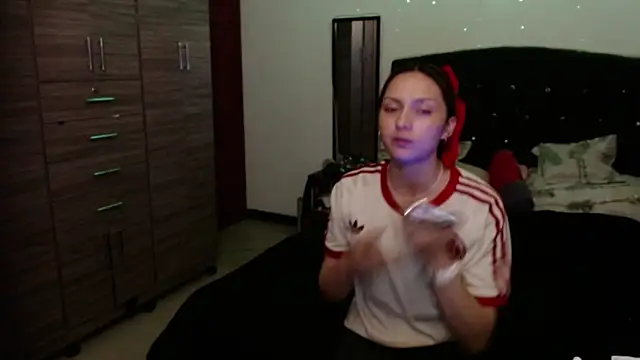 holy juli online show from June 2026 04:24:02 AM