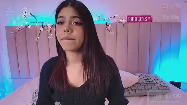 Snapshot of KellyOlsenbe chatting on October 2025 08:53:02 PM KellyOlsenbe online show from October 2025 08:53:02 PM