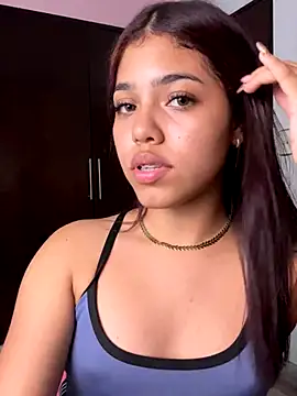 Snapshot of KellyOlsenbe chatting on October 2025 09:15:02 PM KellyOlsenbe online show from October 2025 09:15:02 PM