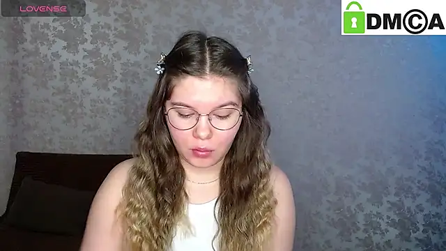 Snapshot of holy_michela chatting on January 2025 06:33:01 AM holy michela online show from January 2025 06:33:01 AM