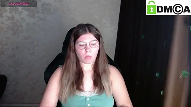 Snapshot of holy_michela chatting on September 2025 04:49:01 AM holy michela online show from September 2025 04:49:01 AM