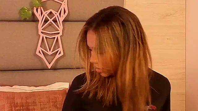 Lily Miiller online show from October 2025 06:58:02 PM