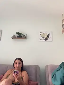 Nickiiiii online show from February 2025 06:35:01 PM