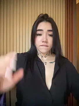 Nickiiiii online show from October 2025 09:35:01 PM