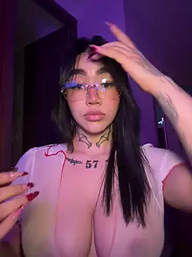 Snapshot of Nickiiiii chatting on April 2026 06:40:01 AM Nickiiiii online show from April 2026 06:40:01 AM