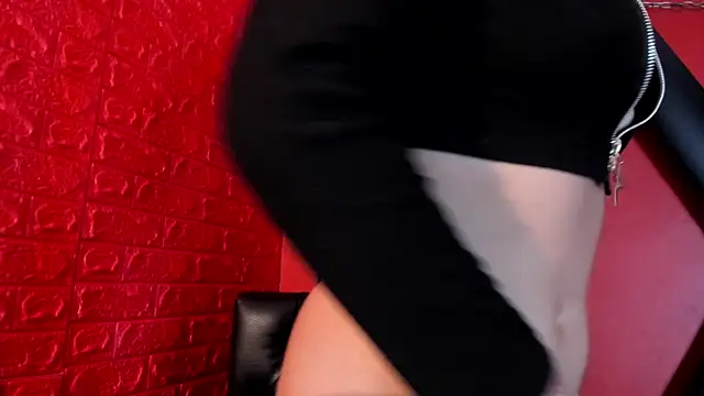 Snapshot of Monttserratt chatting on October 2025 07:18:01 PM Monttserratt online show from October 2025 07:18:01 PM