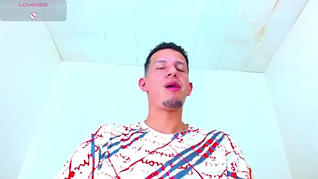 Snapshot of kevin__fox_ chatting on October 2025 07:11:01 PM kevin fox online show from October 2025 07:11:01 PM