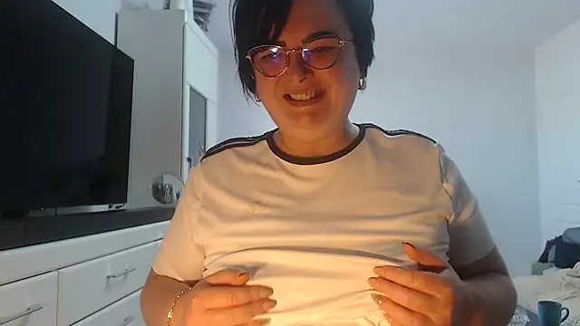 Amandamuller1982 online show from April 2026 01:02:02 PM