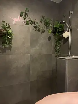 Snapshot of AdelinaAlia chatting on October 2025 04:59:02 PM AdelinaAlia online show from October 2025 04:59:02 PM