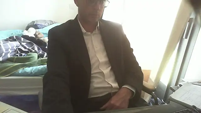 shyfrenchcock1 online show from May 2026 12:23:01 PM
