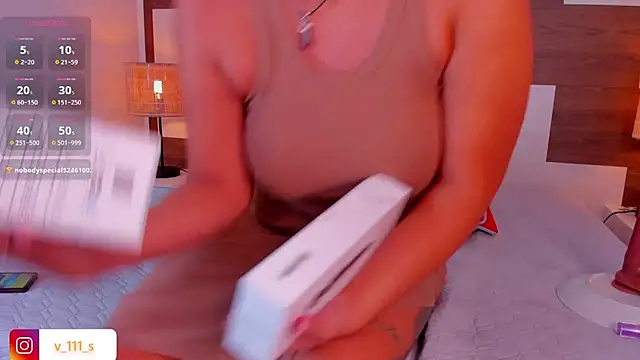 Snapshot of Valentiina_summer chatting on March 2025 03:19:01 AM Valentiina summer online show from March 2025 03:19:01 AM