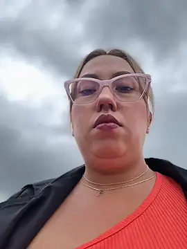 VIOLETA-25  online show from May 2026 03:06:01 PM