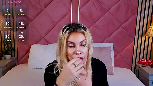 LaraAddison online show from September 2025 05:34:01 AM