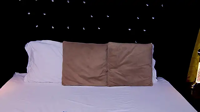 LaraAddison online show from October 2025 05:32:02 AM