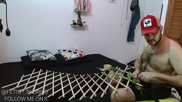 Snapshot of fetish_padrino chatting on January 2025 02:20:01 AM fetish padrino online show from January 2025 02:20:01 AM