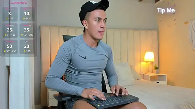 Snapshot of Aron_Bolt chatting on January 2025 02:57:01 AM Aron Bolt online show from January 2025 02:57:01 AM