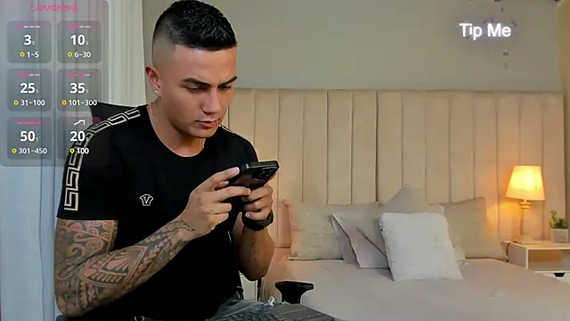 Snapshot of Aron_Bolt chatting on January 2025 03:39:01 AM Aron Bolt online show from January 2025 03:39:01 AM